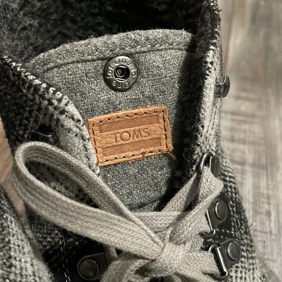 TOMS Gray Plaid Lace Up Flat Booties - Picture 3 of 11